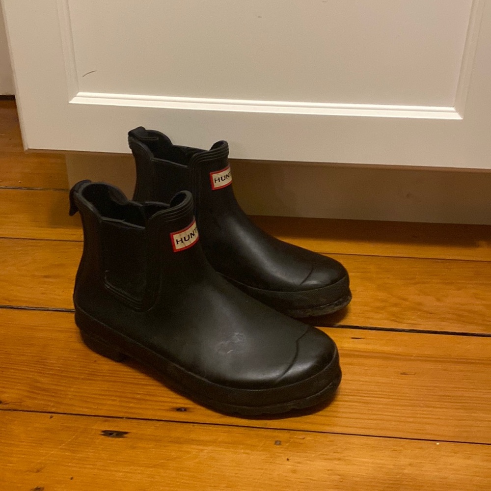 Great condition only used a handful of times, original Chelsea rainboot!